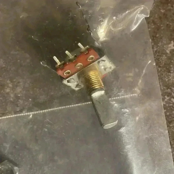 Fender SnapIn 50K 30C Taper - Picture 7 of 8